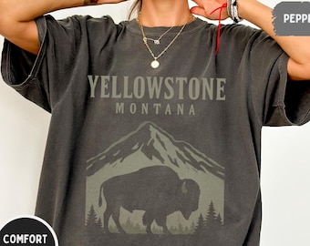 Camiseta retro de colores cómodos de Yellowstone, Montana: unisex, con gráficos vintage, ideal para amantes de la montaña, inspirada en la naturaleza, ideal para actividades al aire libre.