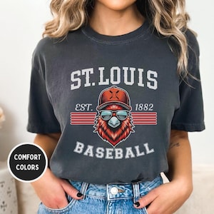St. Louis Baseball Comfort Farben T-Shirt, Cardinals Tee, Sportfan Geschenk, Vintage Style Shirt, Baseball Mom Shirt, Spieltag Kleidung