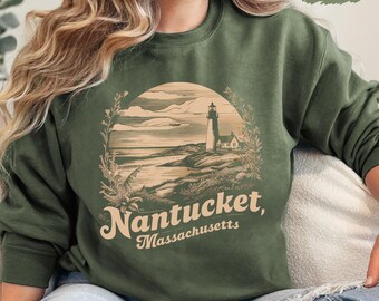 Könnte beinhalten: Ein grünes Sweatshirt mit einer Vintage-Illustration eines Leuchtturms und dem Text "Nantucket, Massachusetts".