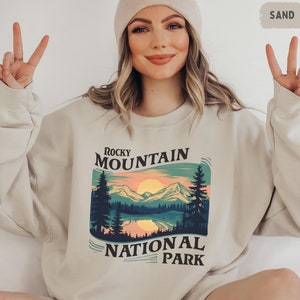 Rocky Mountain National Park Sweatshirt, Vintage Colorado Sweater Retro Rocky Mountain National Park gifts Gatlinburg Sweat Hiking souvenir