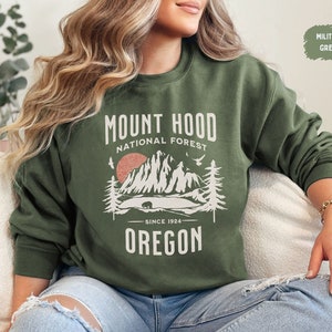 Mount Hood National Forest Sweatshirt, Oregon Sweatshirt, Mount Hood Sweater, Mount Hood Retro shirt, Oregon Crewneck, Granola Girl gift