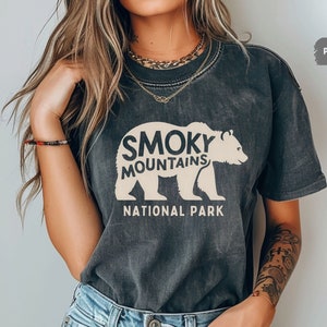 Great Smoky Mountains National Park Comfort Colors Shirt Tennessee Vintage Bear Shirt Bear Tennessee Family Trip Smoky Mountains gift Hiking