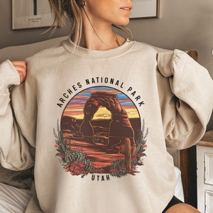 Arches National Park Sweatshirt, Utah Sweatshirt, Arches Crewneck Hiking Sweat, Arches Shirt, Moab Shirt, National Park Gift, Desert Sweater