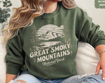 Vintage Great Smoky Mountains Sweatshirt, Tennessee Sweatshirt Great Smoky Mountains National Park gifts Gatlinburg Shirt Hiking souvenir