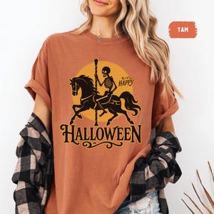Vintage Halloween T-Shirt, Komfort Farben Shirt, Unisex T-Shirt, Retro Herbst Mode, lustiges Skelett Grafik T-Shirt. Gruseliges Halloween T-Shirt,
