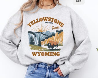 Retro Wyoming National Park Sweatshirt, Vintage Yellowstone Wildlife Crewneck, Nature Lover Gift, Outdoor Adventure Apparel, Mountain Hiker