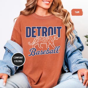 Camiseta vintage de béisbol de Detroit con colores cómodos, unisex, camiseta de Detroit, regalo para fanáticos del béisbol, camiseta deportiva vintage con estampado de tigre desgastado.