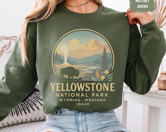 Retro Yellowstone National Park Sweatshirt, Vintage National Park Jumper, Nature Lover Crewneck, Gift for Hikers and Outdoor Enthusiasts,