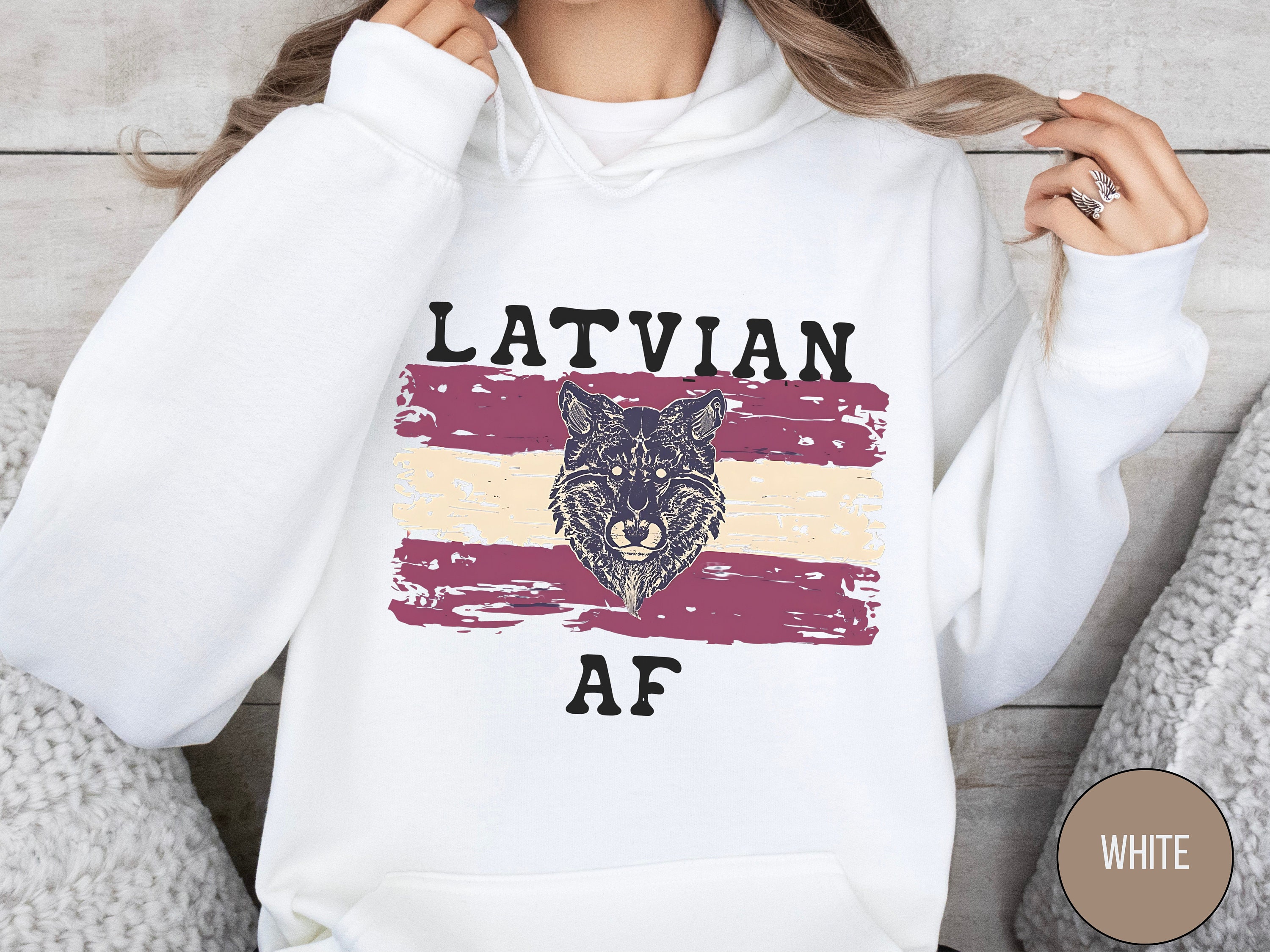 T-shirt Lettonie - Sweat à Capuche Ou T-shirt Classique - Imprimé Drapeau Letton - Cadeau Original Pour Supporters