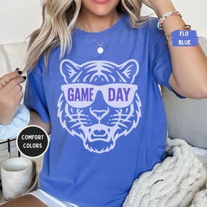 -shirt Tiger Game Day | T-shirt graphique mascotte tigre avec lunettes de soleil | Chemise School Spirit pour femme | Jolie tenue pour le jour du match