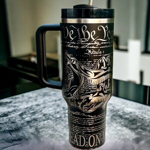 40oz Flag / We the People / Don&#39;t Tred on Me Engraved Quencher Tumbler w/ Handle / Gifts for Father, Dad, Stepdad, birthday graduation, fall
