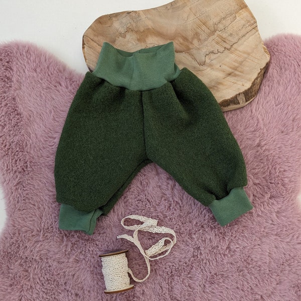 Moosgrüne Wollwalkhose/Walkhose für Babys in Gr. 62/Wagenhose/Überziehhose/Wollwalkhose/Babyhose