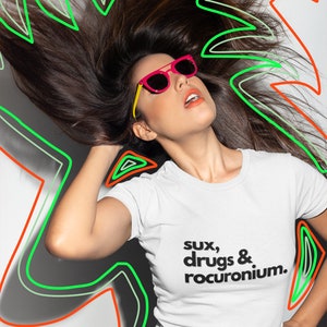 Sux, Narkotyki i Rokuronium: Koszulka inspirowana Rock 'n' Rollem z medycznym akcentem Koszulka unisex z krótkim rękawem, Anestezja, OIOM, SOR