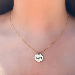 Collier à pendentif personnalisé • Collier à pendentif rond • Cadeau pour elle • Cadeau personnalisé • Bijoux personnalisés • Collier prénom personnalisé