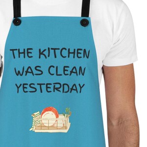 Funny Kitchen Apron: &quot;The Kitchen Was Clean Yesterday&quot; - Perfect Gift for Chefs, Cooking Enthusiasts, Housewarming, Birthdays, Kitchen Décor