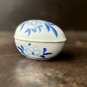 Vintage Porcelain Egg Jewelry Box or Bonboniere - Floral Pattern