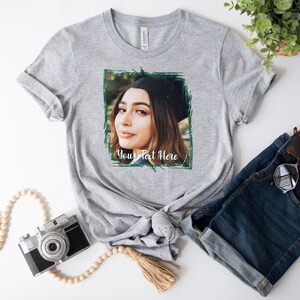 Camisetas de graduación personalizadas con foto vintage, camiseta personalizada de graduado 2026, camiseta de la generación 2026, camiseta de último año 2026, camiseta de graduado orgulloso imagen 4