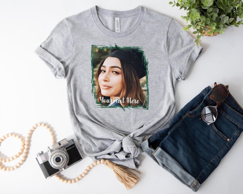 Camisetas de graduación personalizadas con foto vintage, camiseta personalizada de graduado 2026, camiseta de la generación 2026, camiseta de último año 2026, camiseta de graduado orgulloso imagen 4