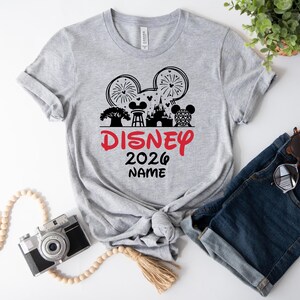 Camisetas familiares Disney 2026, camiseta personalizada de Disneyland, camiseta del equipo Disney, camiseta de Minnie 2026, sudadera de Mickey, ropa para el primer viaje a Disney imagen 4