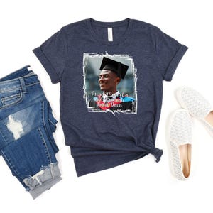 Camisetas de graduación personalizadas con foto vintage, camiseta personalizada de graduado 2026, camiseta de la generación 2026, camiseta de último año 2026, camiseta de graduado orgulloso imagen 3
