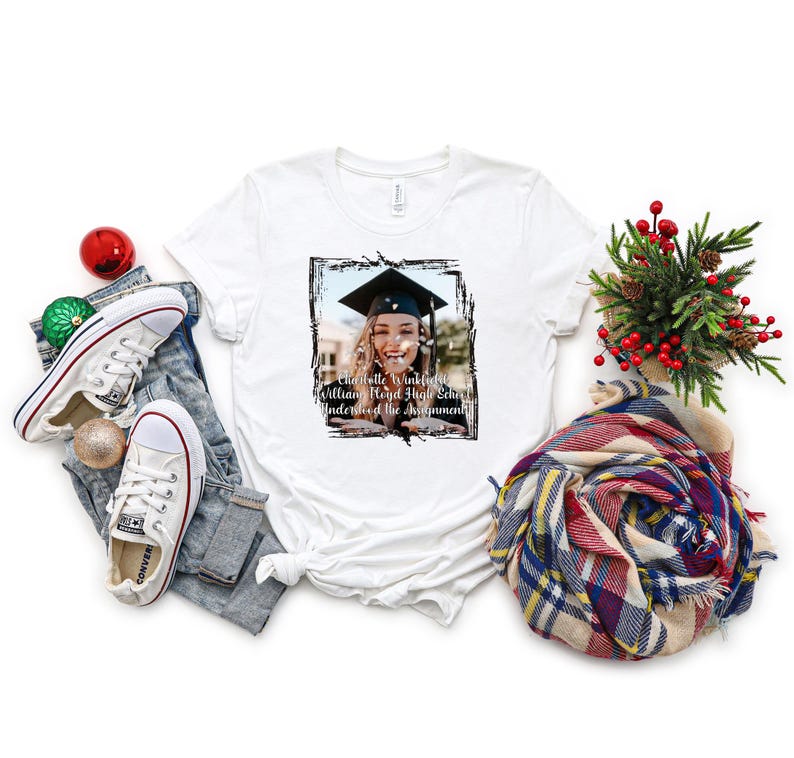 Camisetas de graduación personalizadas con foto vintage, camiseta personalizada de graduado 2026, camiseta de la generación 2026, camiseta de último año 2026, camiseta de graduado orgulloso imagen 5