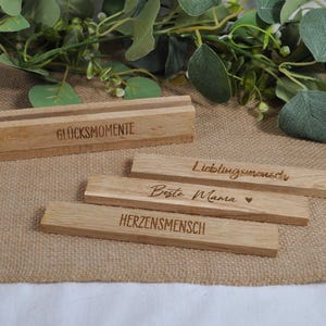 gravierte Kartenhalter, Deko, Set, Geschenk, Karten, Holzklötzchen, personalisiert
