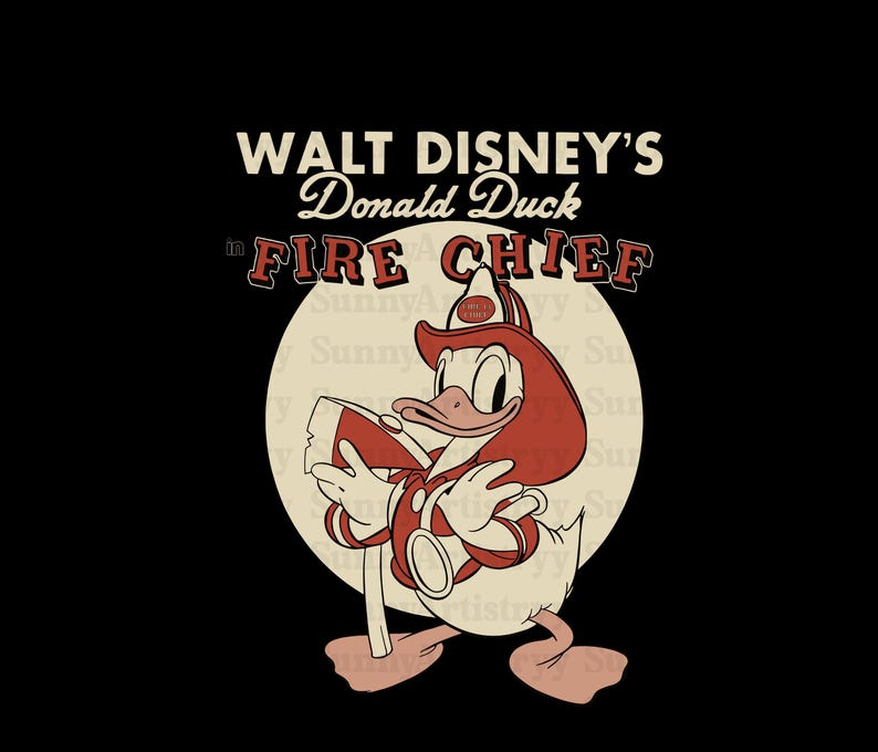 K&ouml;nnte beinhalten: Eine Vintage-Illustration von Donald Duck, der als Feuerwehrmann verkleidet ist und eine Axt h&auml;lt. Der Text "WALT DISNEY'S Donald Duck in FIRE CHIEF" befindet sich dar&uuml;ber.