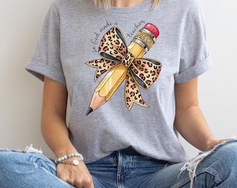 Leopard Bleistift Coquette Bow T-Shirt, Gott machte Lehrer Bleistift, Lehrer Coquette Bow T-Shirt, Erste Klasse Kindergarten Lehrerin Shirt