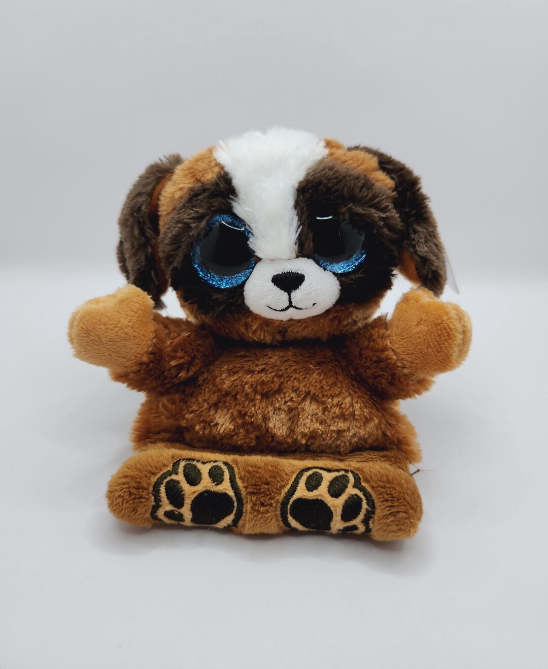 Peek-A-Boos Portatablet Pups – Peluche Cagnolino Con Funzione Portatablet E Base Puliscischermo, 28 Cm - 4