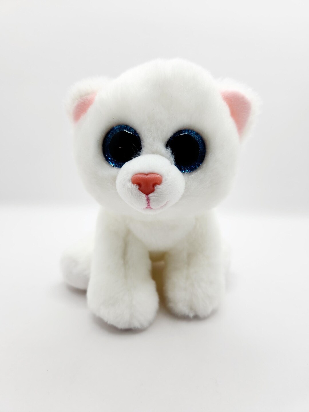 Carletto Ty 90236 Pearl White Cat Plüschtier – 33 Cm Weiße Katze Mit Glitzeraugen, Classic-Kollektion, Kuschelweich
