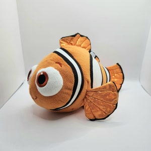 Peluches de poisson à collectionner, Walt Disney Pixar TROUVER NEMO grande  peluche de poisson clown, bonnet de jouets en peluche vintage -  France