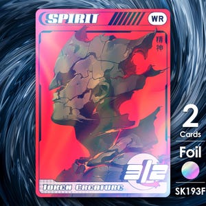 Può includere: Una carta da gioco di scambio olografica con sfondo rosso e nero. La carta presenta un'illustrazione in grigio e bianco di una creatura con un elmetto. Il testo della carta recita "SPIRIT WR 精神 2 Cards Foil SK193F TOKEN CREATURE".