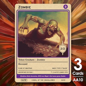Może przedstawiać: Karta kolekcjonerska z ilustracją zombie. Karta ma fioletową obwódkę i napis "ZOMBIE" na górze. Obraz przedstawia zielonoskórego zombie z czerwonymi oczami. Karta wyświetla również tekst "Token Creature - Zombie" i "3 Cards".