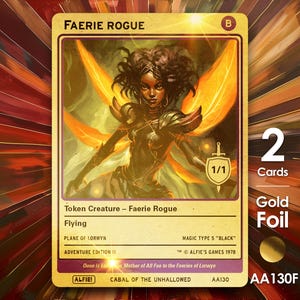 Peut inclure: Carte de collection dorée avec une illustration de Faerie Rogue. La carte comprend le texte "FAERIE ROGUE", "Token Creature", "Flying" et "Adventure Edition II". La carte a également un symbole 1/1 et le texte "2 Cards".