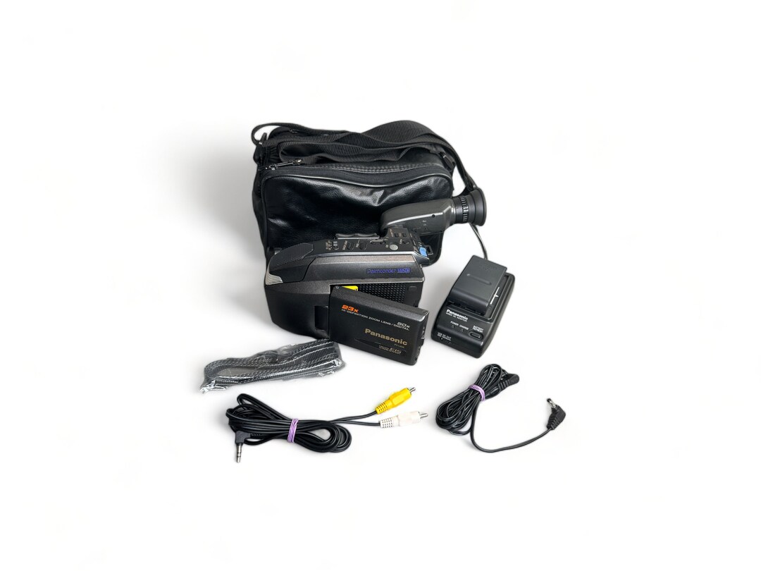 Panasonic VHSC Camcorder PVL658D Palmcorder Bundle Case New Battery