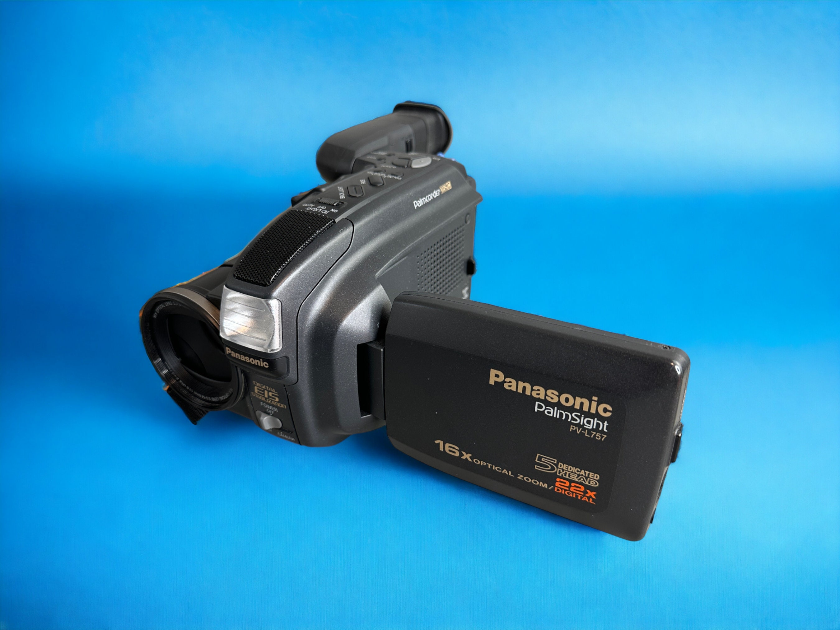 Panasonic VHSC Camcorder PVL757D Palmcorder Bundle New Battery Cables