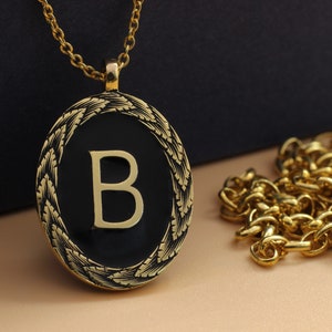 Collar con letra inicial grabada a mano, joyería elegante vintage, colgante único, regalo grabado para esposa/marido, regalo del día de los abuelos