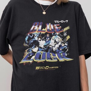 ブルーロックアニメシャツ、ストリートウェアグラフィックTシャツ、ヨイチイサギ、セイシロウナギ、メグルバチラ、オーバーサイズユニセックスTシャツ、サッカーアニメギフト、クールTシャツ