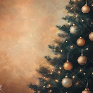 Può includere: Un albero di Natale con decorazioni dorate e argentate su uno sfondo testurizzato marrone e dorato.