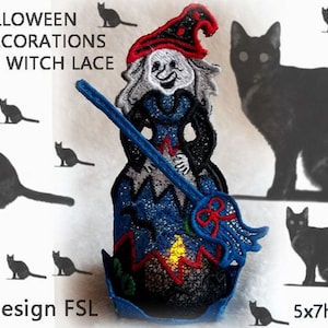 Puede incluir: Diseño de bordado de encaje de bruja de Halloween con una bruja sosteniendo una escoba y un caldero con una llama. El diseño está en un aro de 5x7 y está disponible como un solo diseño.