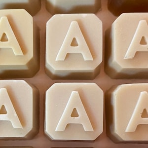 BLOCOS DE ALFABETO, molde de silicone com 30 letras A, molde de letra de sabão em cubo feito à mão, molde de sabão de silicone, molde de cera para derreter, cubos de letras, molde de sabão
