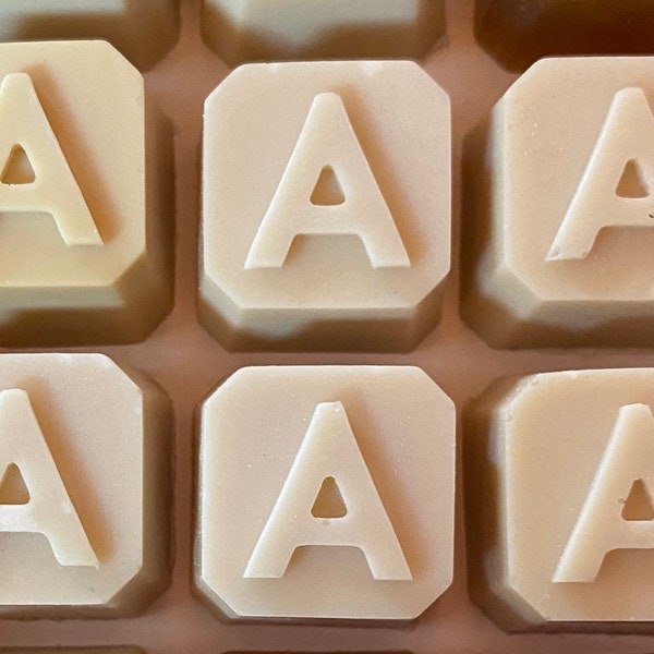 BLOCS ALPHABET, 30 - Un moule en silicone de lettres, moule à lettres de savon cube fait à la main, moule à savon en silicone, moule à cire fondue, cubes de lettres, moule à savon