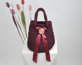 Sac à main bordeaux au crochet fait main/ Sac fourre-tout/ Sac de plage/ Sac shopping/ Ruban de satin/ Détails en laiton cuivré/ Sac en tricot/Cadeau pour elle.