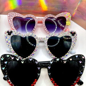 Occhiali da sole Disney Bedazzled Heart; accessorio disney topolino e minnie accessori disney magic kingdom epcot