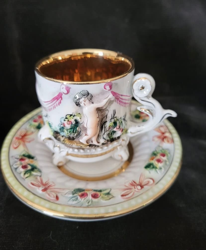 Capodimonte Hand Painted Handmade Porcelain Coffee Cups Saucers Cherubs