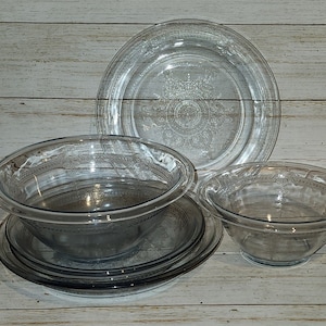 Large Glass Salad Bowl - Mixing and Serving Dish - 120 Oz. Clear