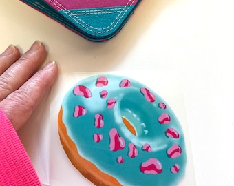 Bügelbild Donut türkis mit Leo-Streusel