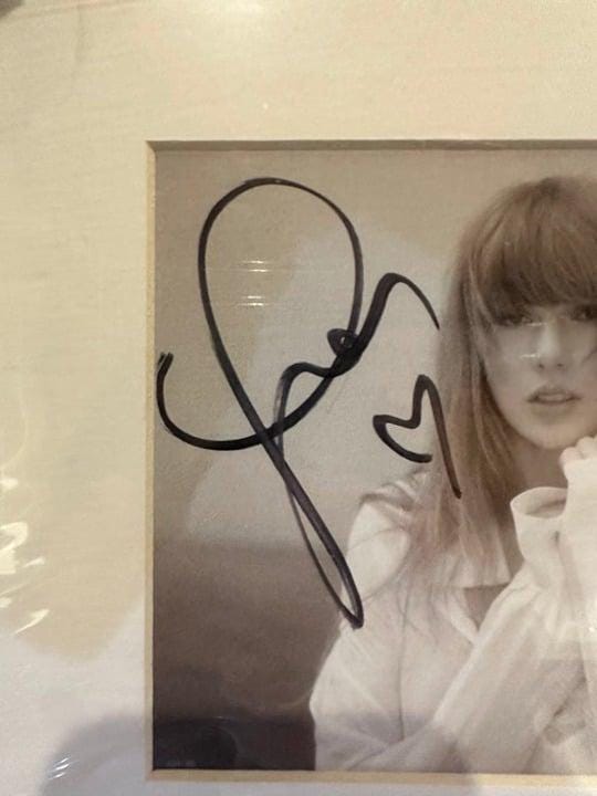 テイラースウィフト US限定 サイン付 TTPD CD Taylor Swift il_fullxfull.6215716058_tqdv.jpg