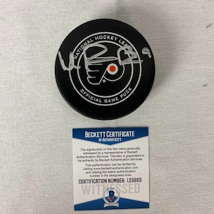 Ivan Provorov a signé un autographe du jeu officiel des Flyers de Philadelphie Hockey Puck BAS