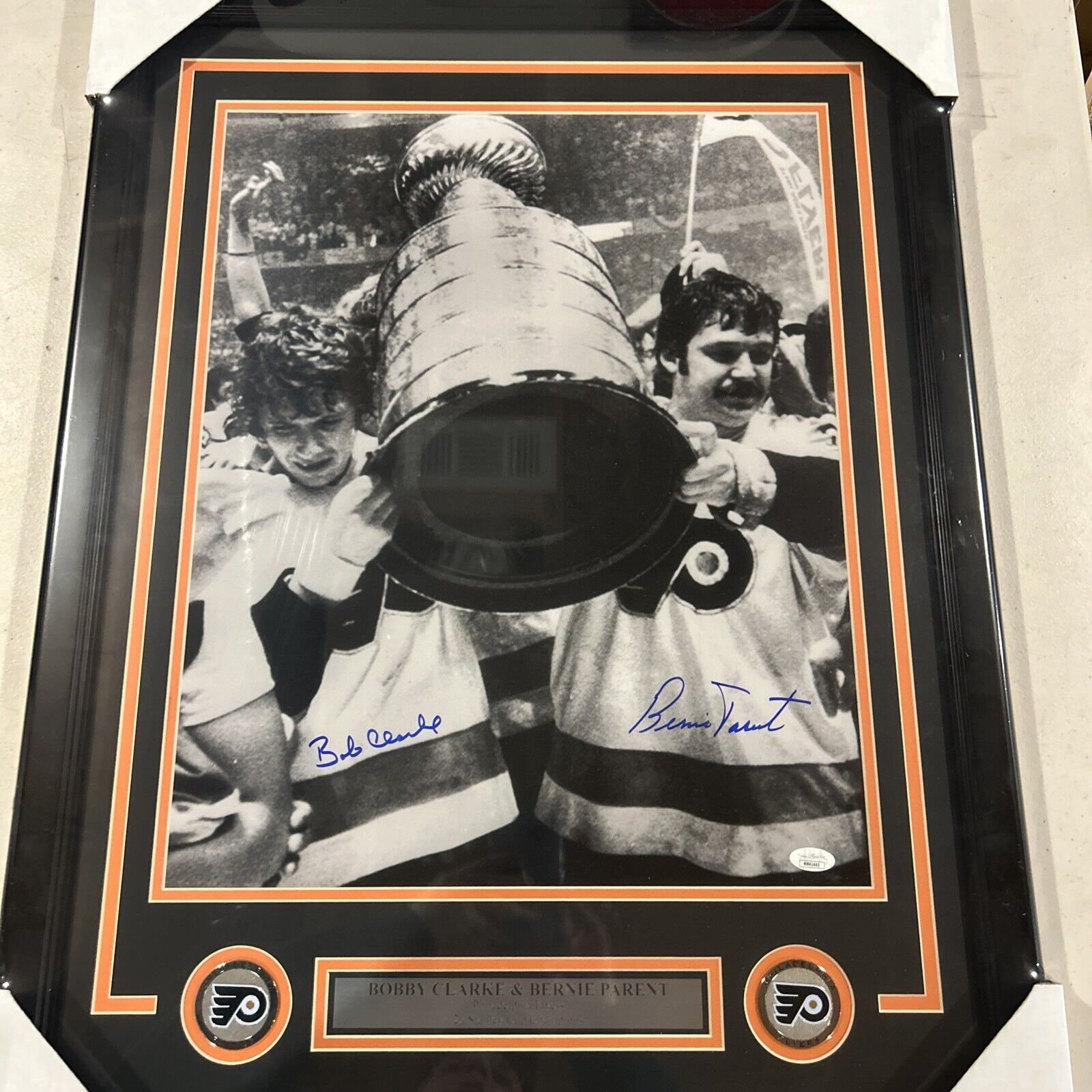 Autographed Bobby Clarke 11x14 Philadelphia Flyers Photo with COA at  's Sports Collectibles Store